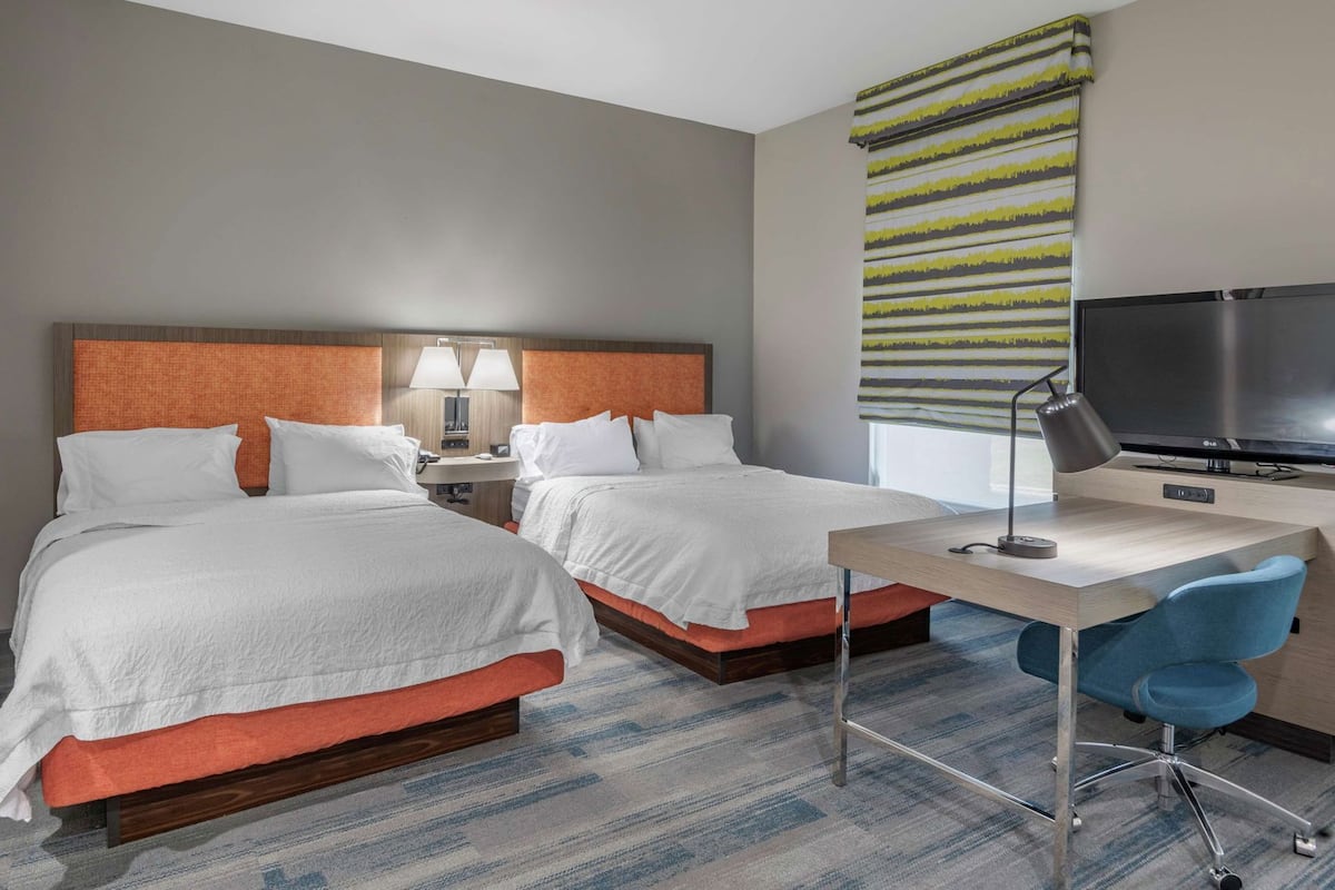 Iron/ironing board, free WiFi, bed sheets, alarm clocks