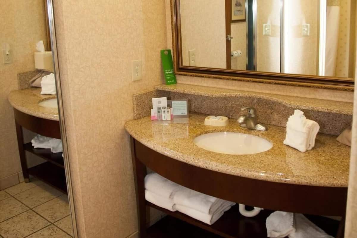 Bathroom | Bathtub, hair dryer, towels