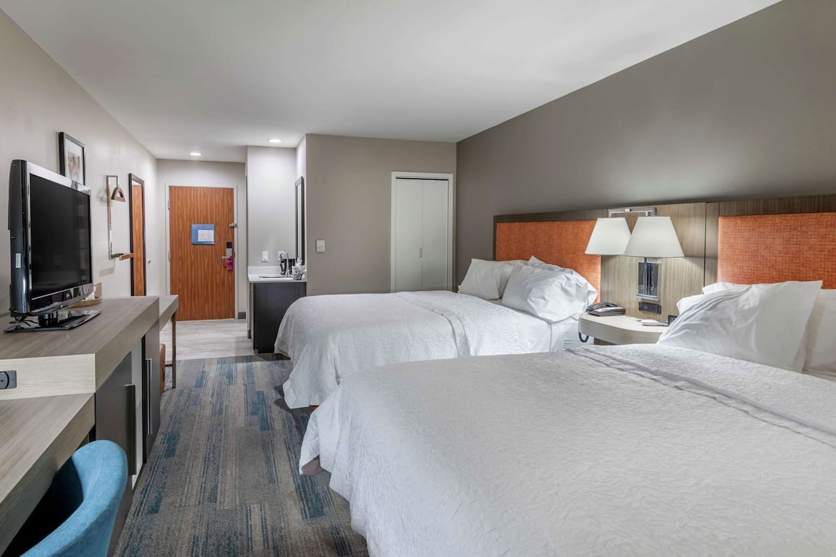 Iron/ironing board, free WiFi, bed sheets, alarm clocks