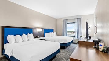 Colchones con pillow-top y caja de seguridad en la habitación