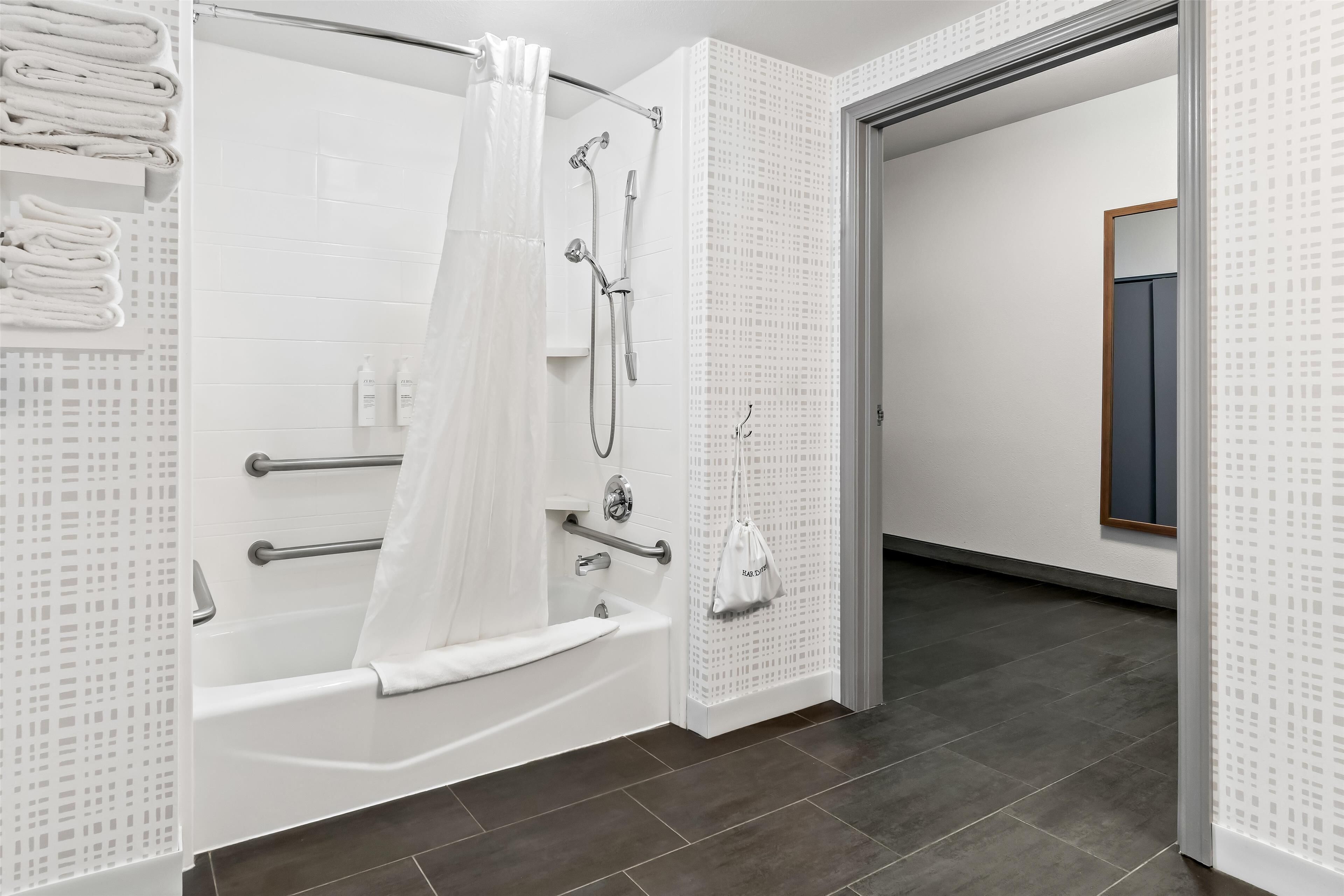 combined shower/bathtub, free toiletries, hair dryer, towels