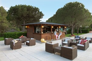 Bar junto a la piscina