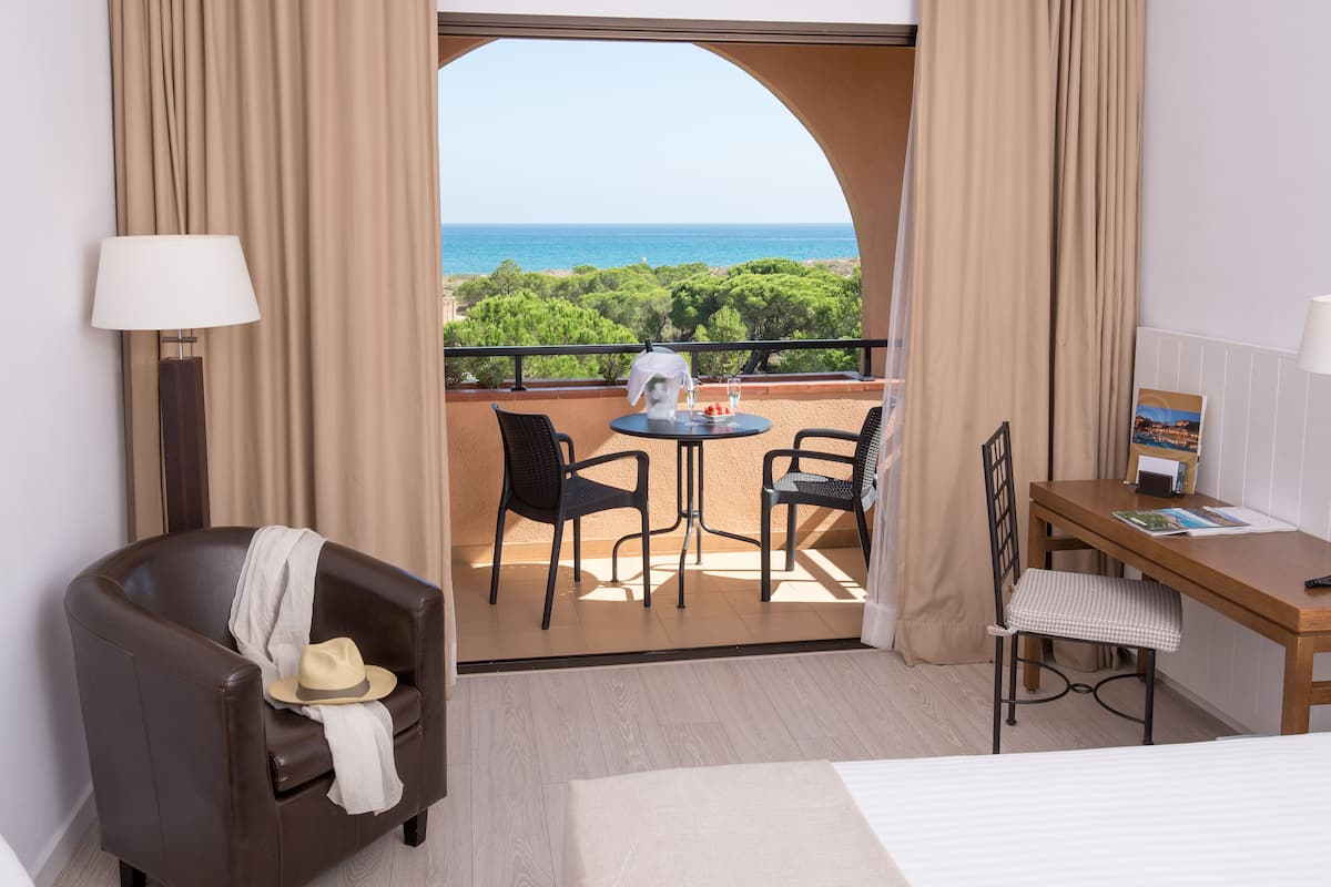 Tweepersoonskamer, terras, uitzicht op zee | Balkon