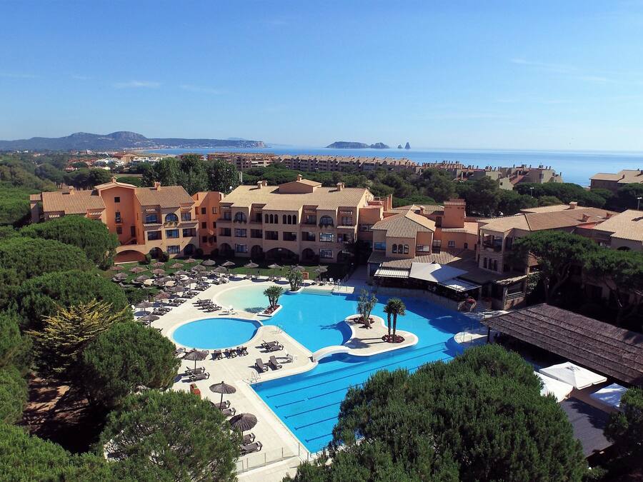 Seasonal outdoor pool, open 10:00 AM to 7:00 PM, pool umbrellas