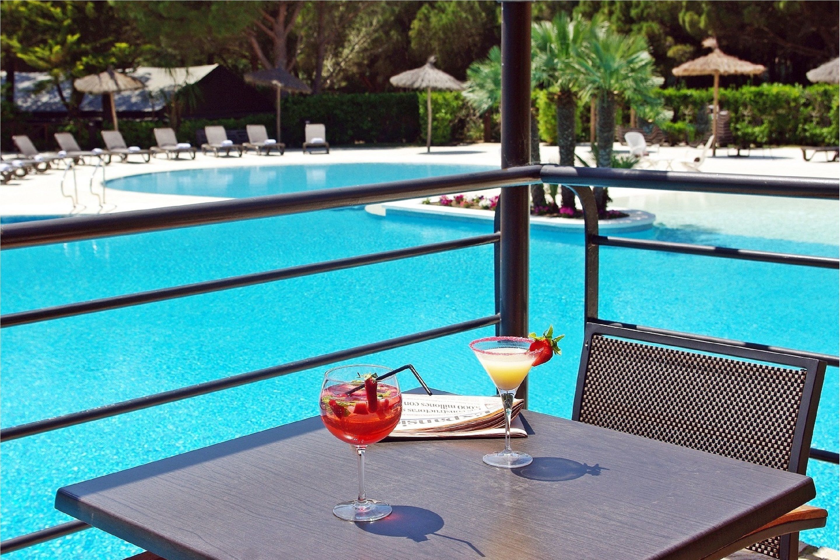 seasonal outdoor pool, open 10:00 am to 7:00 pm, pool umbrellas
