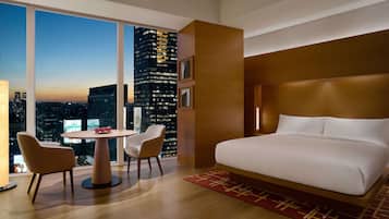 Ropa de cama de alta calidad, cubrecamas y minibar