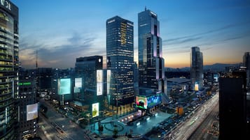 Park Corner Suite | Premium bedding, down comforters, minibar, in-room safe