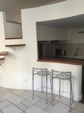 Family Room, Non Smoking | Private kitchen