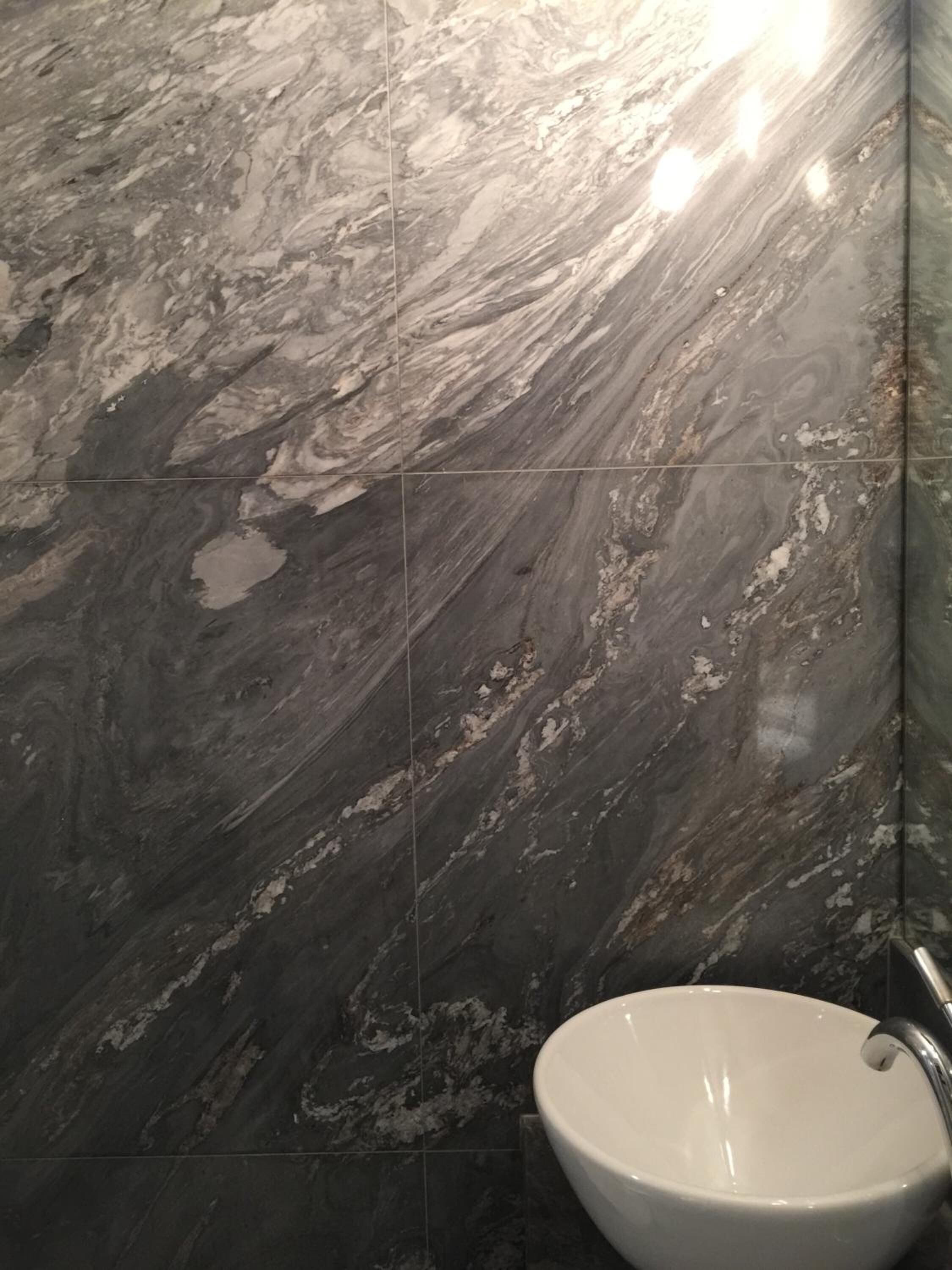 rainfall showerhead, free toiletries, hair dryer, towels