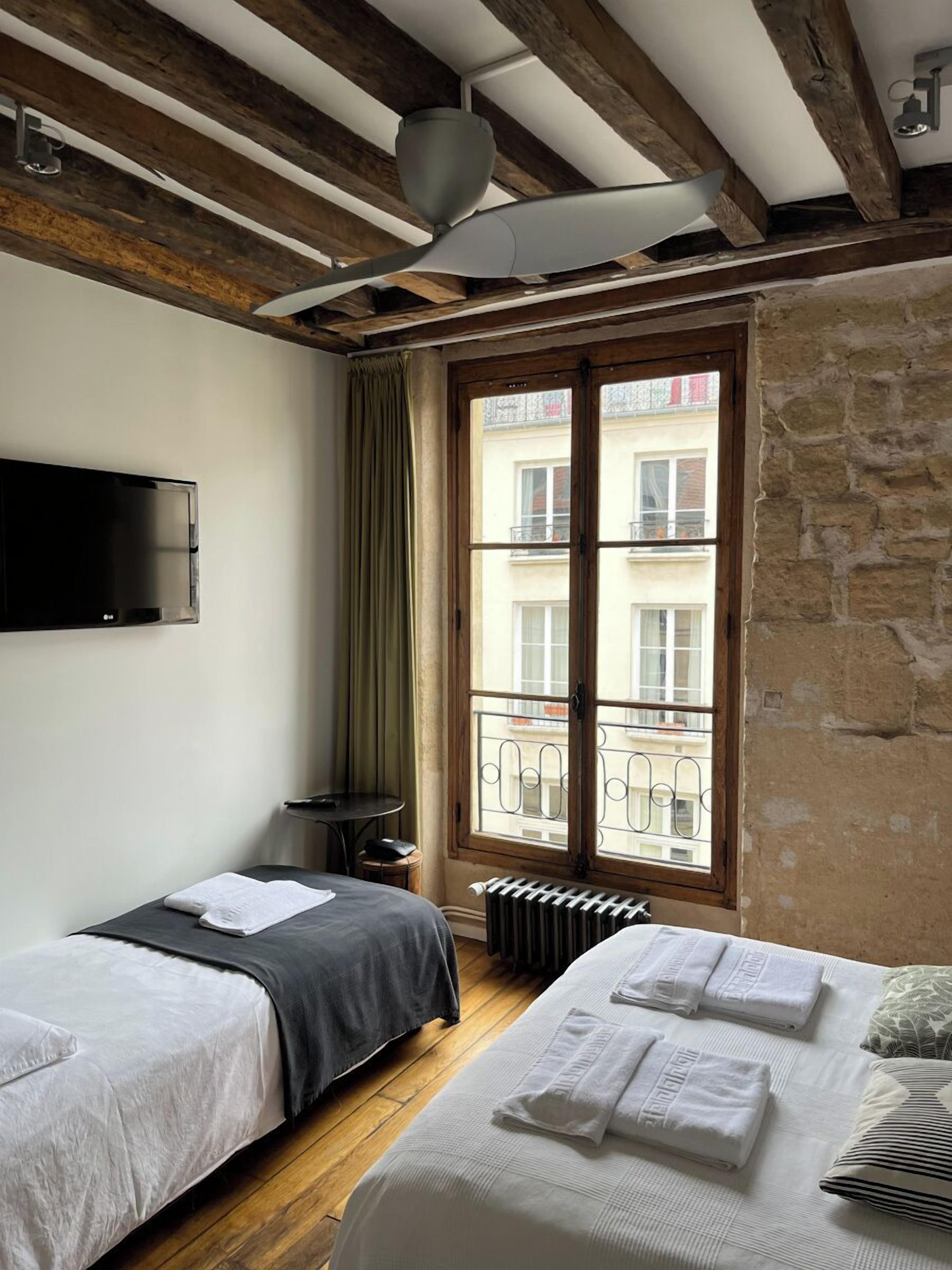 Tremannsrom, ikke-røyk, byutsikt | Allergitestet sengetøy, blendingsgardiner og strykejern/-brett