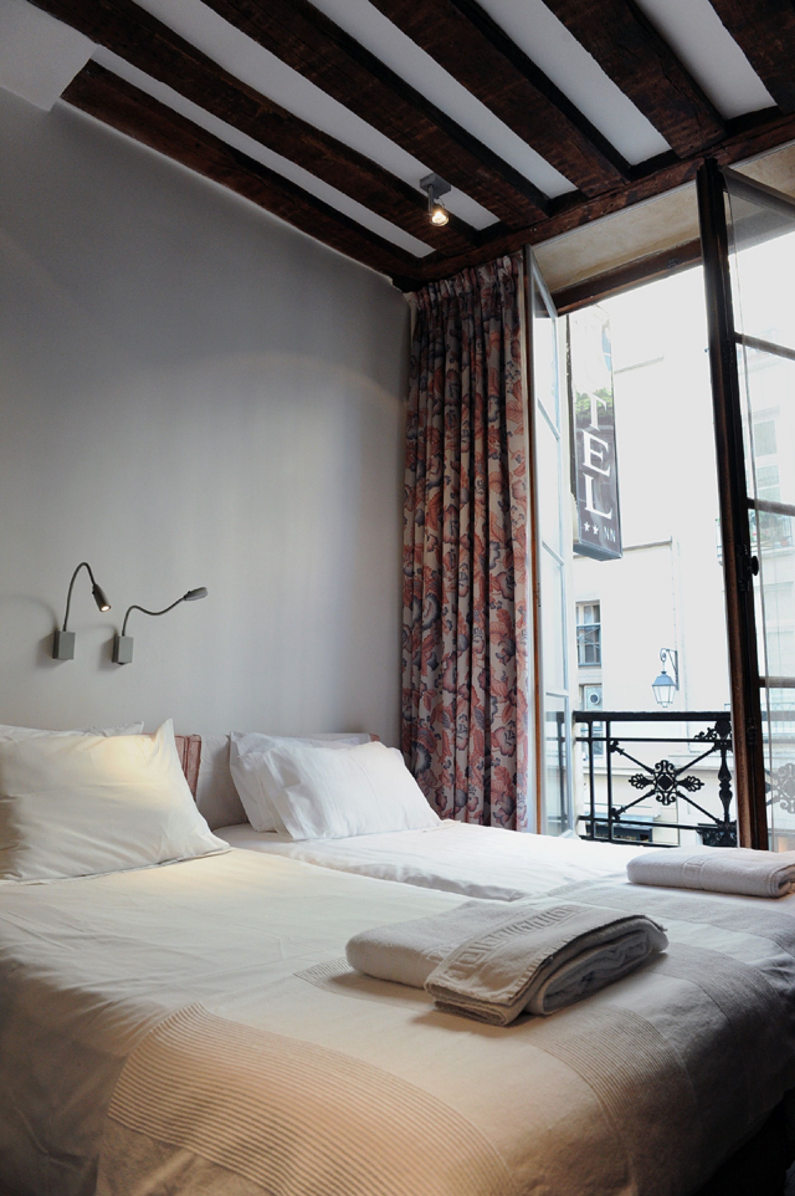 2 bedrooms, hypo-allergenic bedding, blackout curtains