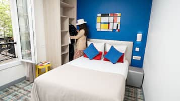 Romantische kamer | Een minibar, een kluis op de kamer, een bureau, geluiddichte muren