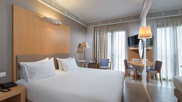 Chambre Deluxe (Acropolis or City View) | Literie hypoallergénique, surmatelas, coffres-forts dans les chambres