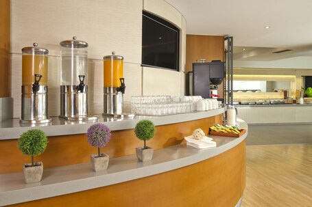 Central Athens Hotel - Image 8