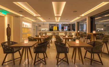 Central Athens Hotel - Image 18
