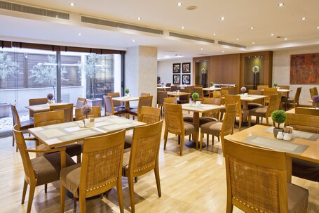 Central Athens Hotel - Image 30