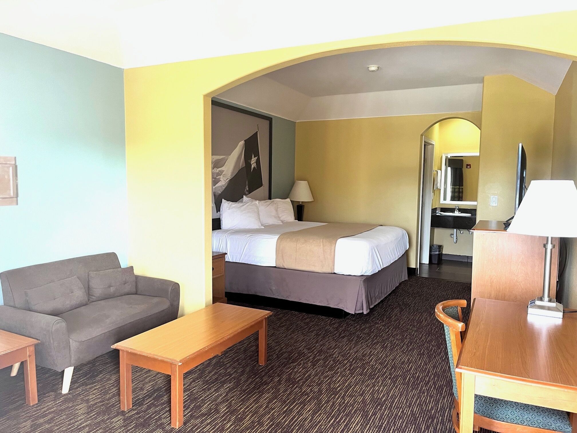 Standard Room, 1 King Bed, Non Smoking | Desk, iron/ironing board, bed sheets, alarm clocks