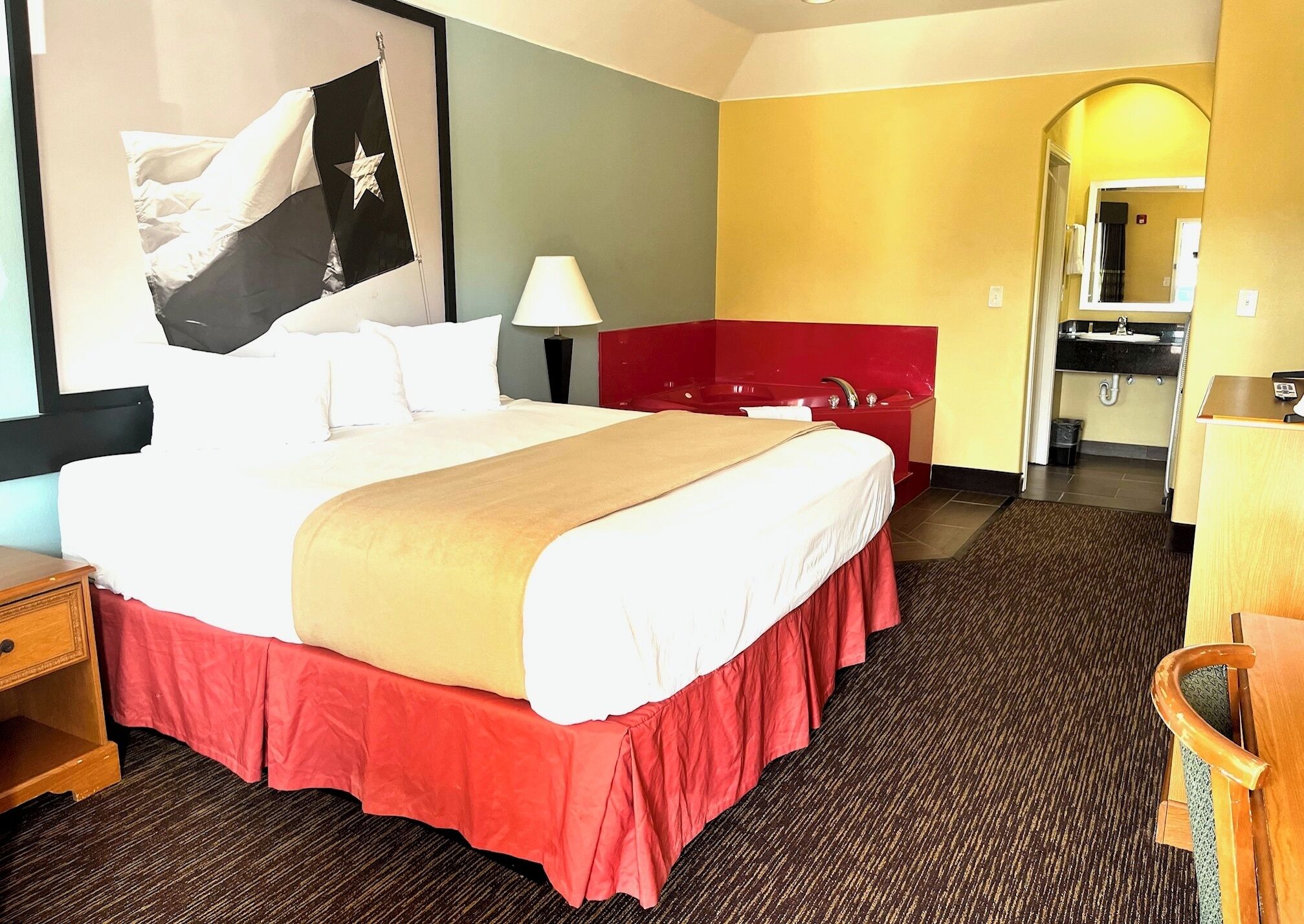 Standard Room, 1 King Bed, Non Smoking, Jetted Tub | Desk, iron/ironing board, bed sheets, alarm clocks