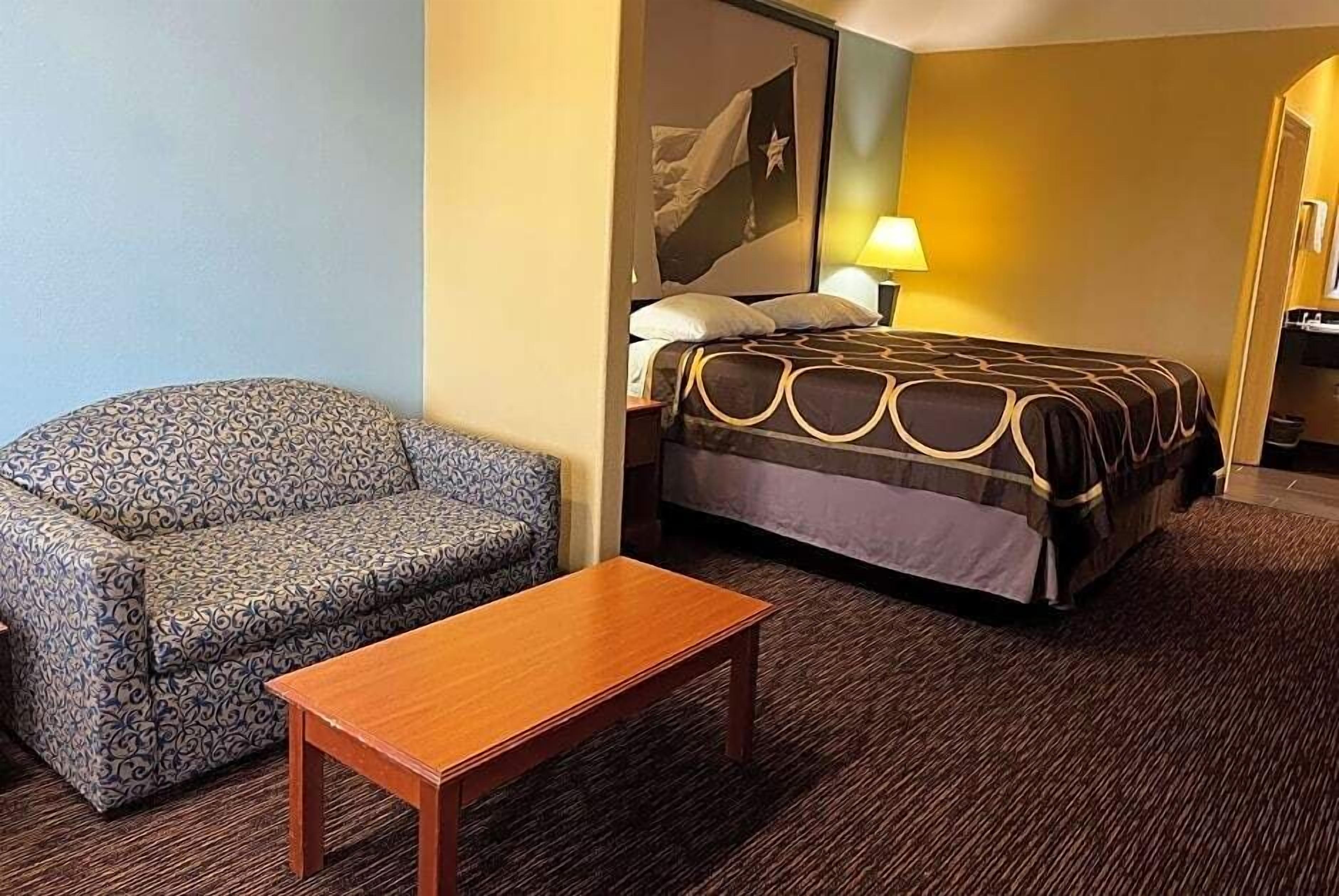 Standard Room, 1 King Bed, Non Smoking | Desk, iron/ironing board, bed sheets, alarm clocks