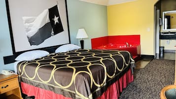 Suite, 1 trÚs grand lit, non-fumeur (Jetted Tub) | Bureau, fer et planche à repasser, literie fournie, réveille-matin