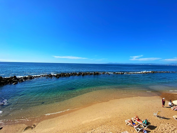 Private beach, sun loungers, beach umbrellas, beach towels
