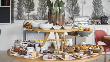 Daily buffet breakfast for a fee