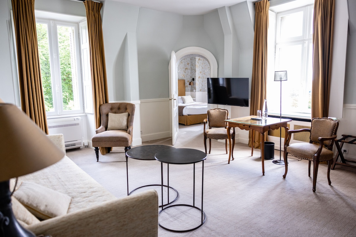 Deluxe Suite | Premium bedding, minibar, in-room safe, desk