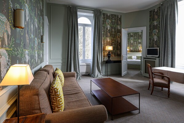 Deluxe Suite | Premium bedding, minibar, in-room safe, individually decorated