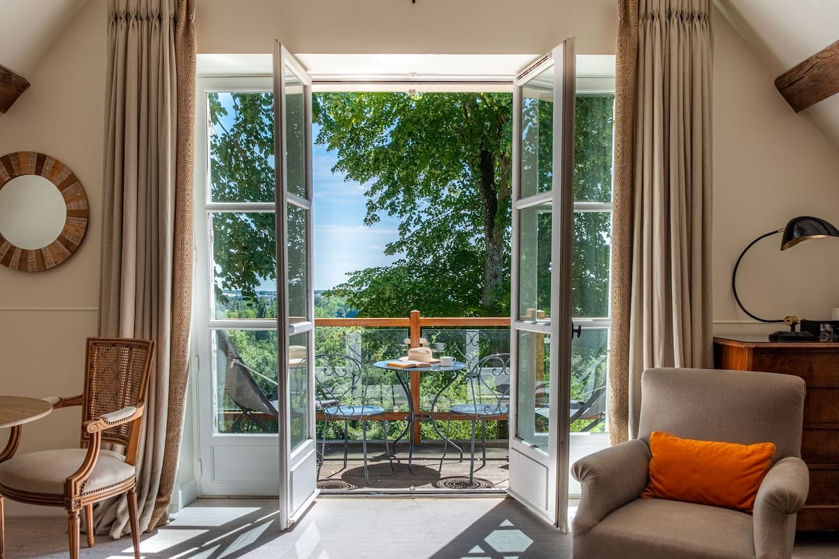 suite, in the pavilion or in the castle | terrace/patio