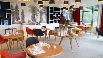 Daily buffet breakfast (EUR 25 per person)