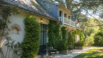 Suite, in the Pavilion or in the Castle | Premium bedding, minibar, in-room safe, individually decorated