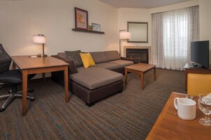 32-英寸电视（配备卫星频道）