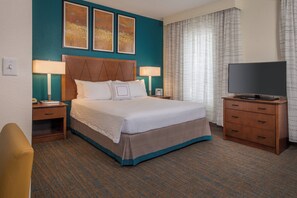 Desk, laptop workspace, blackout curtains, soundproofing - Residence Inn by Marriott Chantilly Dulles South (Chantilly)