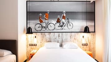 Habitación estándar doble, 1 cama doble con sofá cama | Ropa de cama de alta calidad, caja fuerte, decoración individual