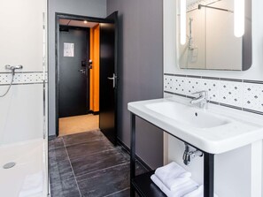 Roupas de cama premium, cofres nos quartos, individualmente decorados