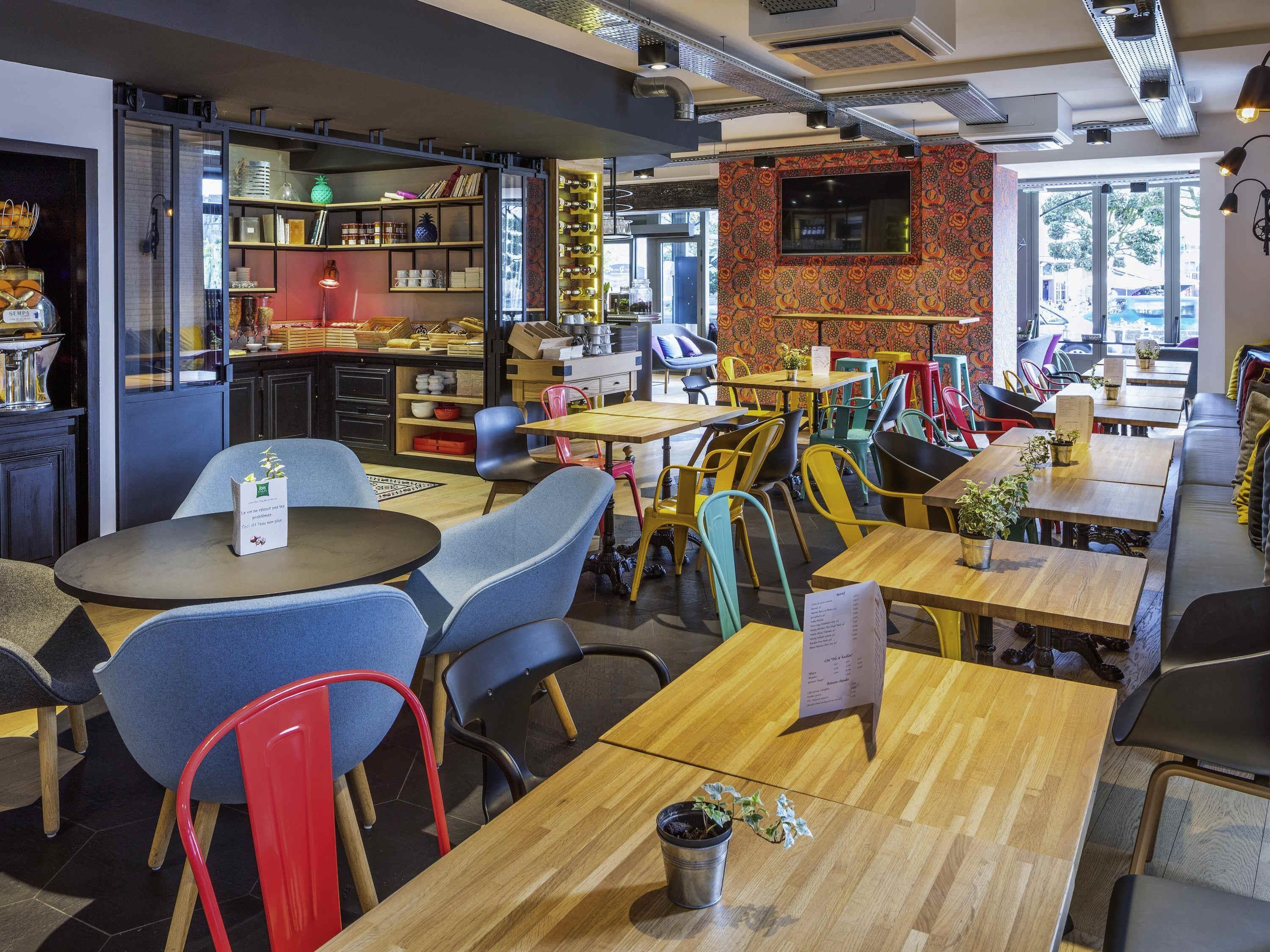 Päivittäinen buffetaamiainen (12.50 EUR per henkilö)