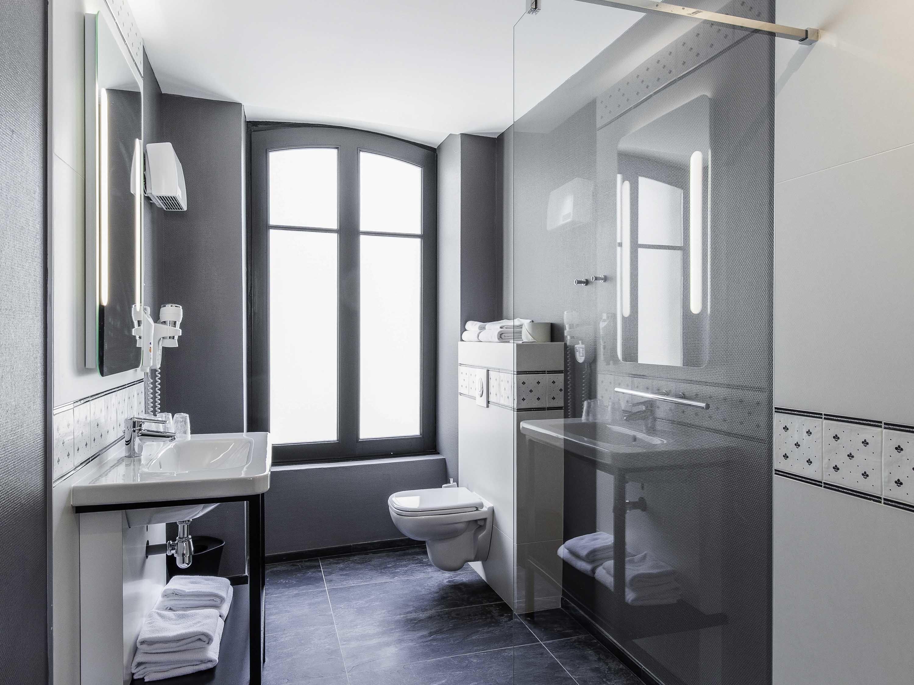 premium bedding, in-room safe, individually decorated