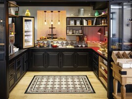 Desayuno buffet diario (EUR 12.50 por persona)