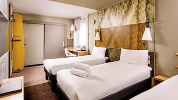 Triple Room, 3 Twin Beds | Desk, blackout drapes, soundproofing, iron/ironing board