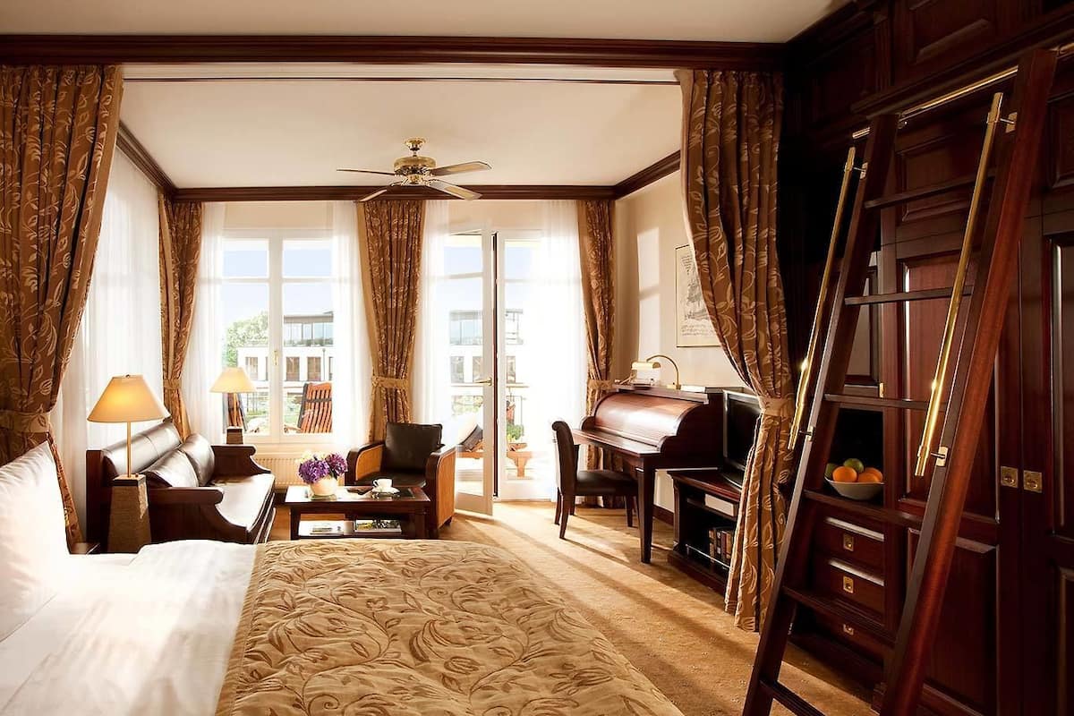 hypo-allergenic bedding, minibar, in-room safe, desk