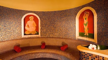 Couples treatment room(s), sauna, hot tub, steam room