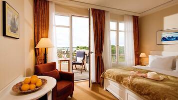 Allergikerbettwaren, Minibar, Zimmersafe, Schreibtisch