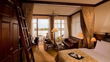 Ropa de cama hipoalergénica, minibar, caja fuerte y escritorio