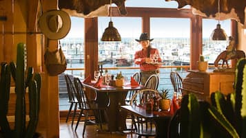 TĂ€gliches FrĂŒhstĂŒcksbuffet (29 EUR pro Person)