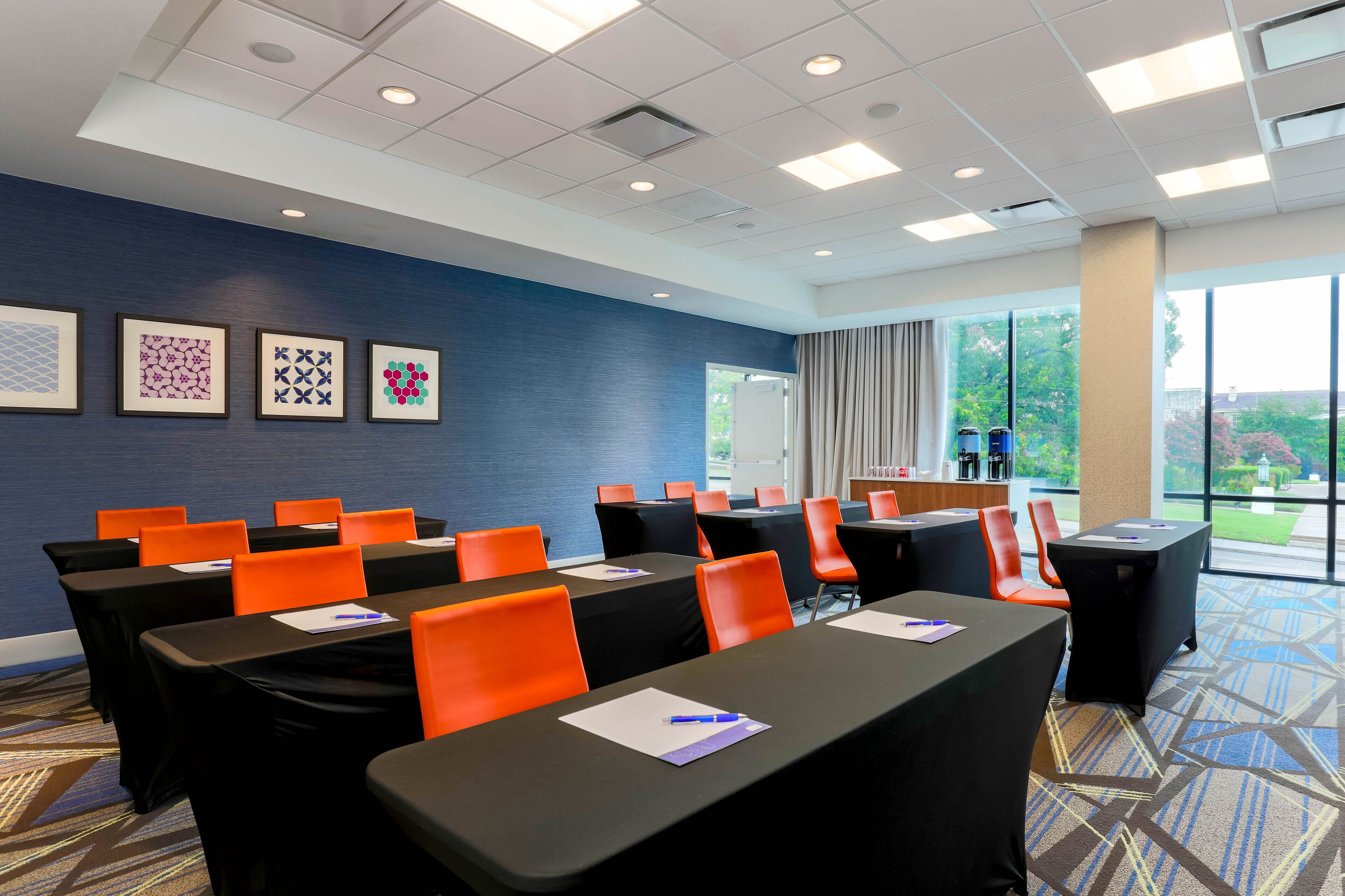 Photo - Holiday Inn Express & Suites Fort Worth Downtown by IHG
