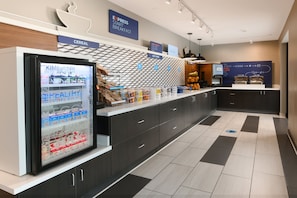 Free daily buffet breakfast - Holiday Inn Express & Suites Fort Worth Downtown by IHG (Fort Worth)