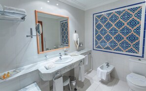 Free toiletries, hair dryer, bidet, towels - Hotel Africa (Tunis)
