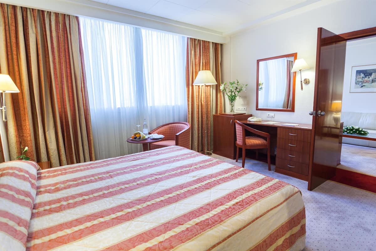 1 bedroom, minibar, in-room safe, desk
