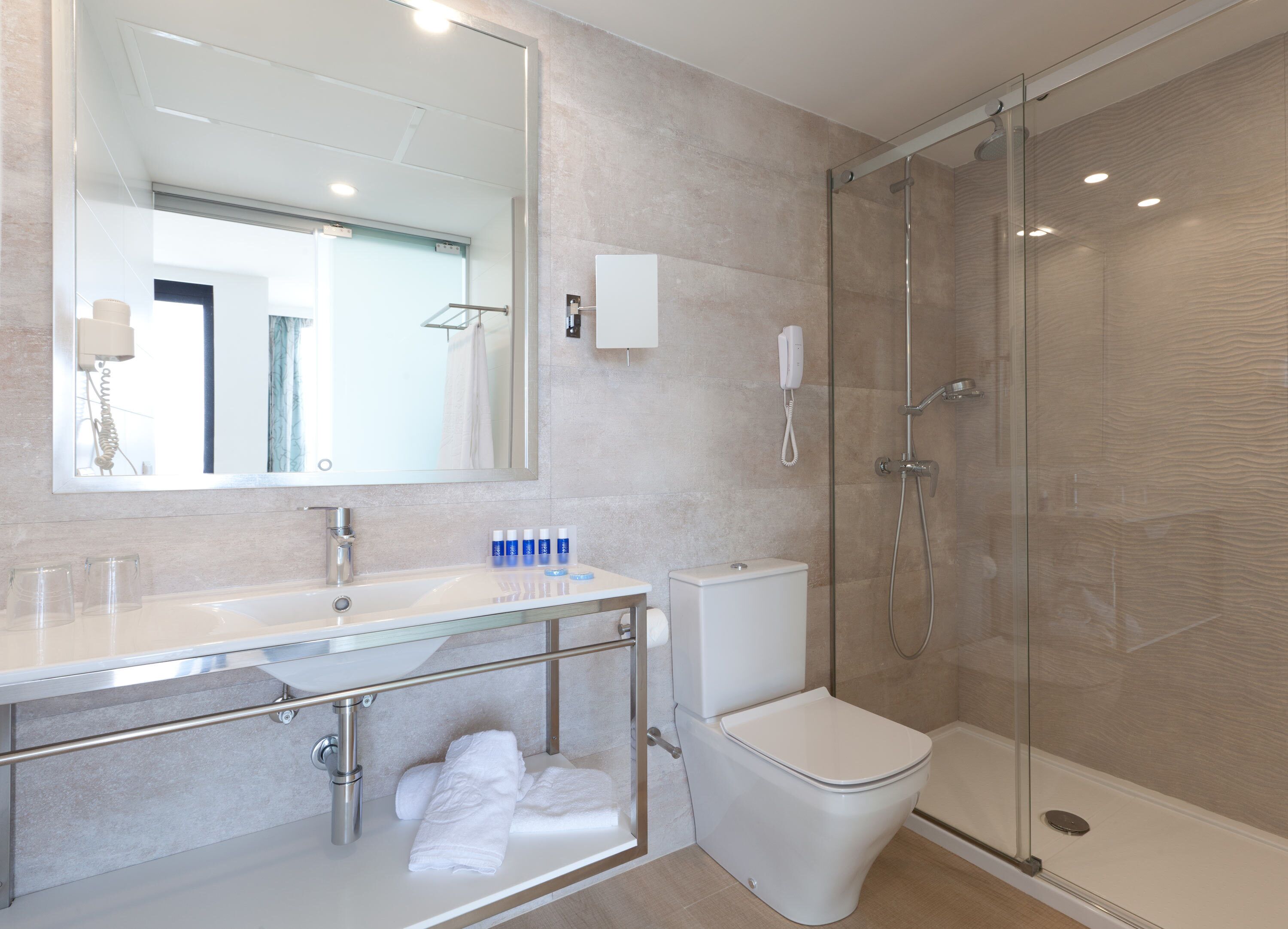 superior double room, sea view | bathroom | shower, free toiletries, hair dryer, towels