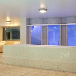 Sauna, hot tub, steam room, Turkish bath/hammam, body treatments